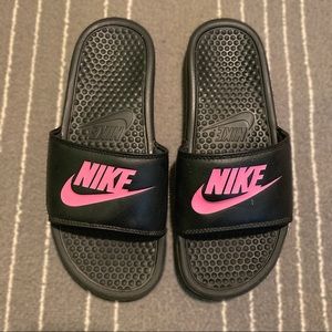 NIKE Benassi Slide